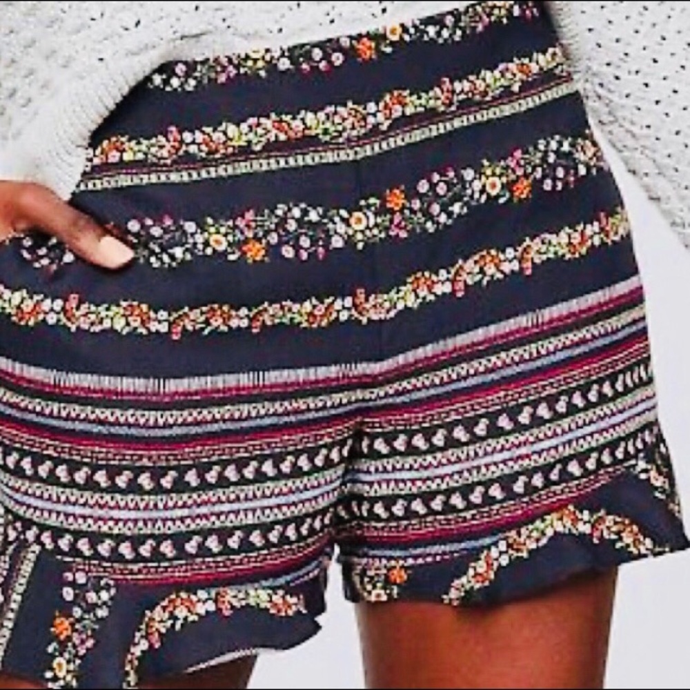 LOFT Floral Riviera Ruffled Hem Shorts - Picture 7 of 8